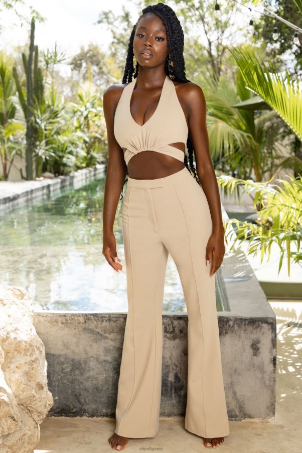 pierre avant le coucher du soleil, haut dos nu découpé Z0R8H687 Oh Polly